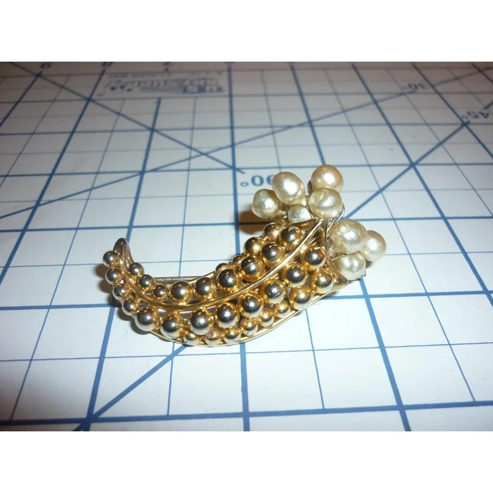 Vintage Signed VOGUE Faux Pearl Gold Tone Cornucopia Spray Brooch Mid‎ Century